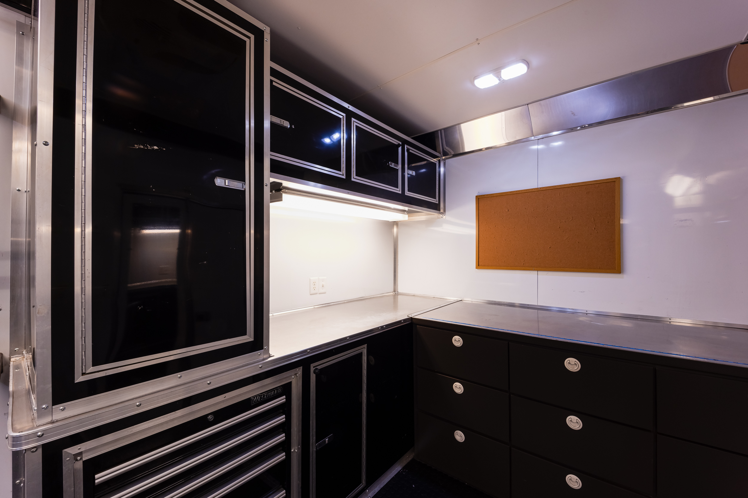 Wardrobe 35' Interior 3