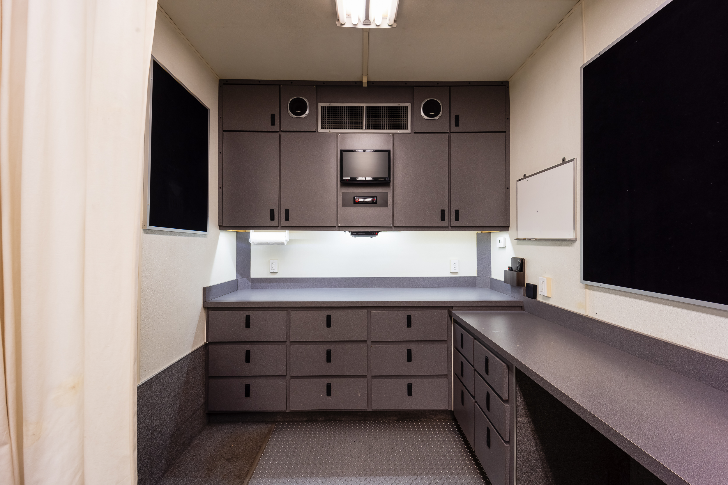 45ft Semi Wardrobe Interior 4
