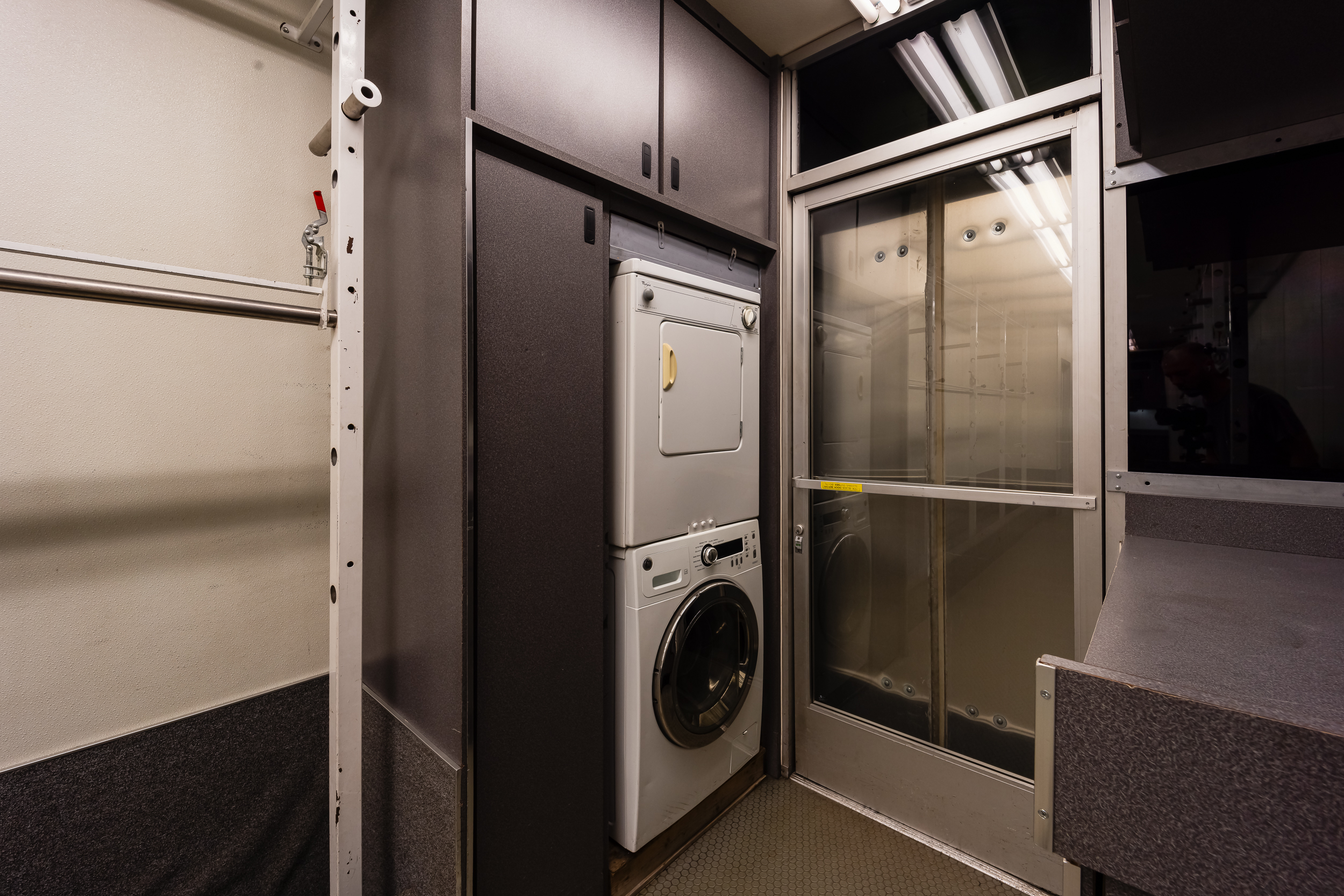 45ft Semi Wardrobe Interior 6