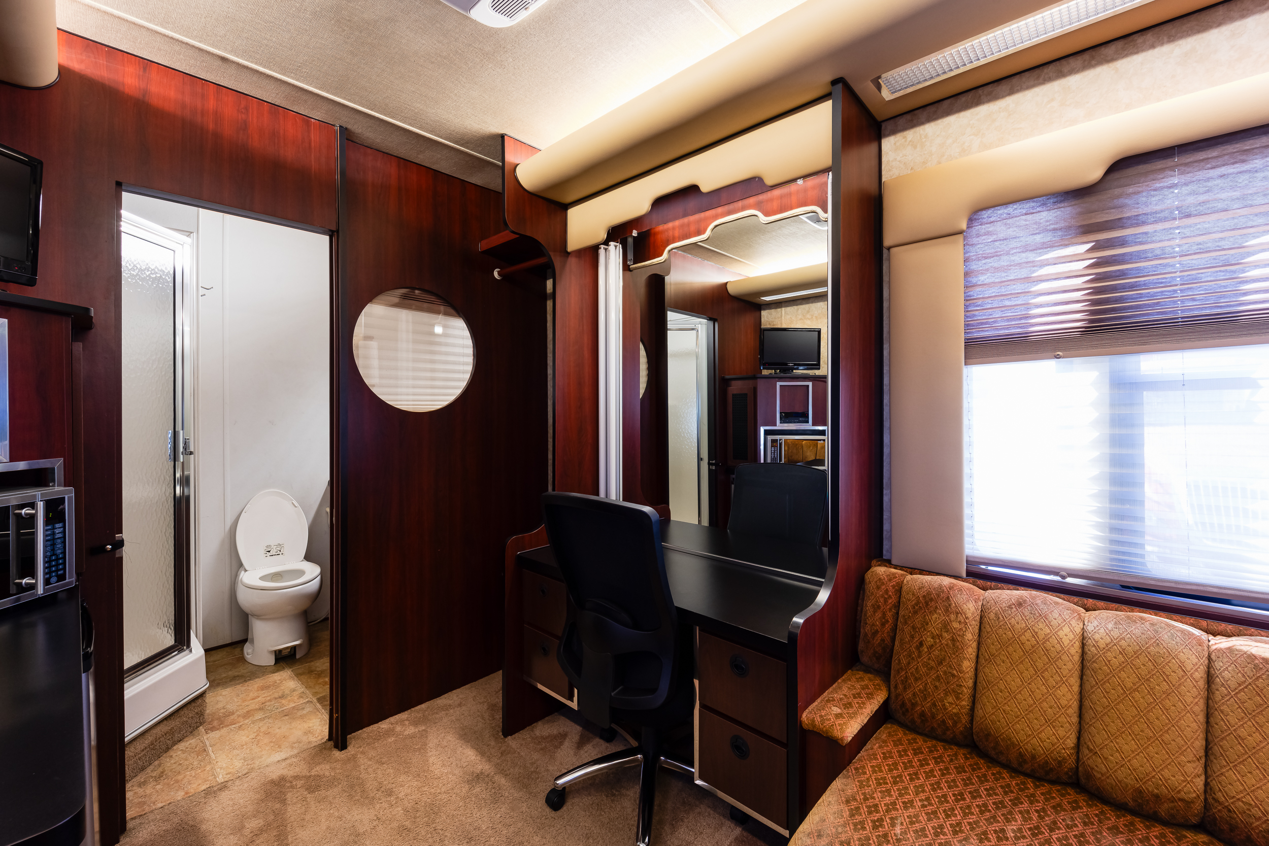 40ft 2 Room Production/Cast Trailer Interior 6