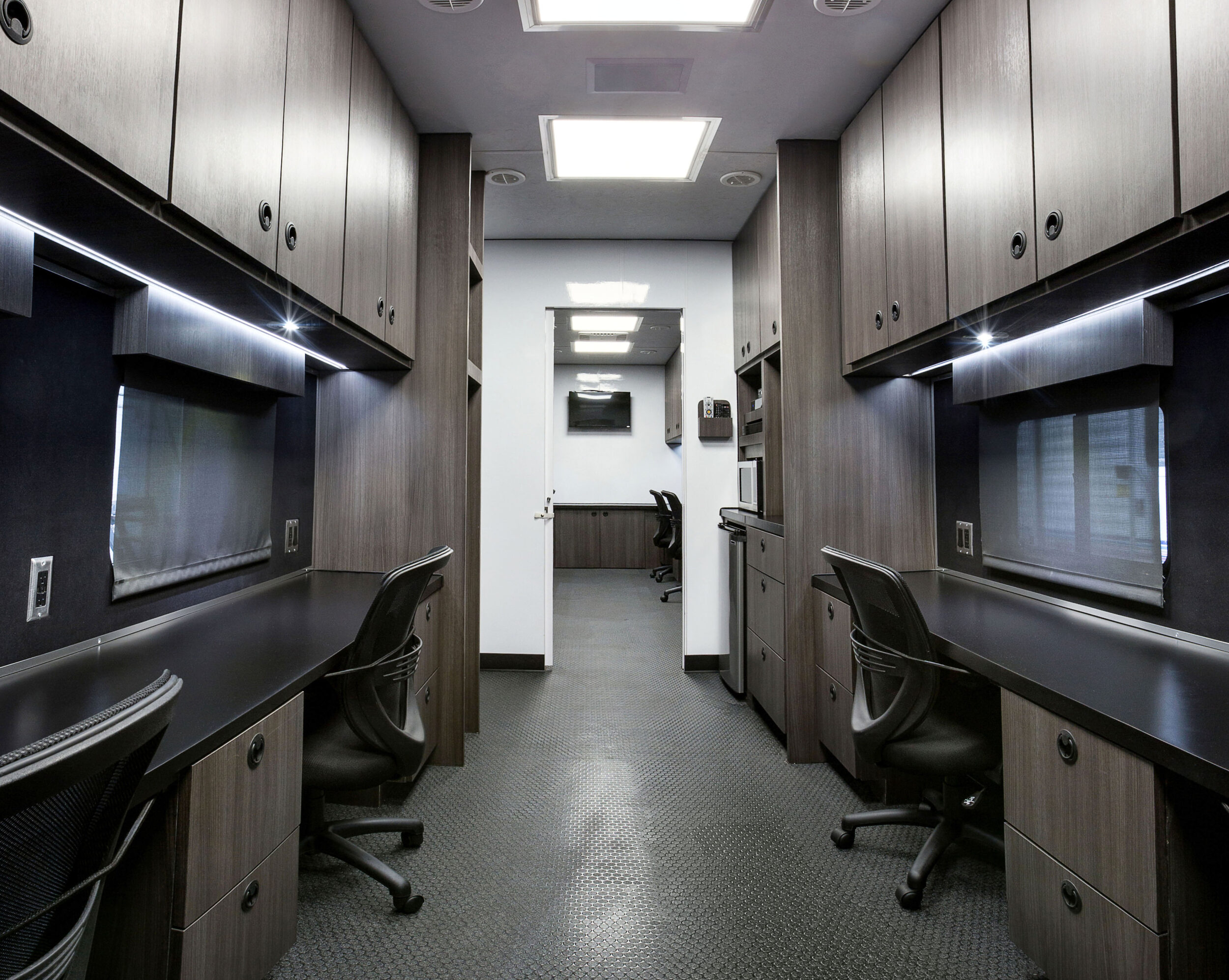 38ft Executive Production Office Interior 4