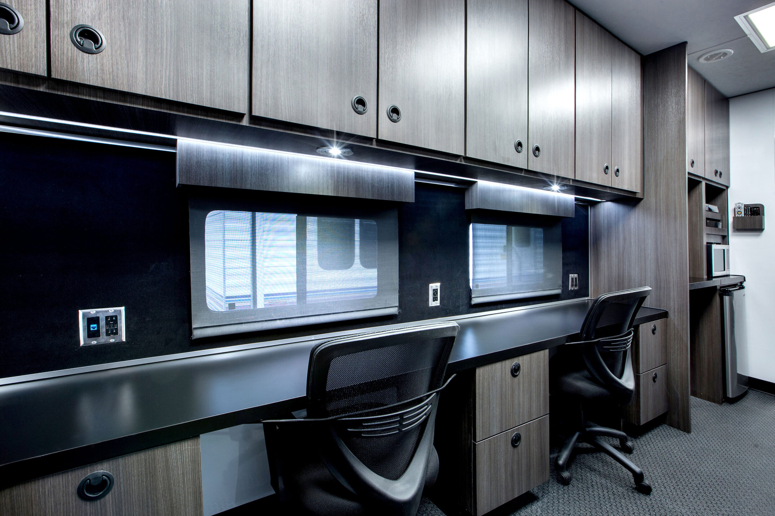 38ft Executive Production Office Interior 2