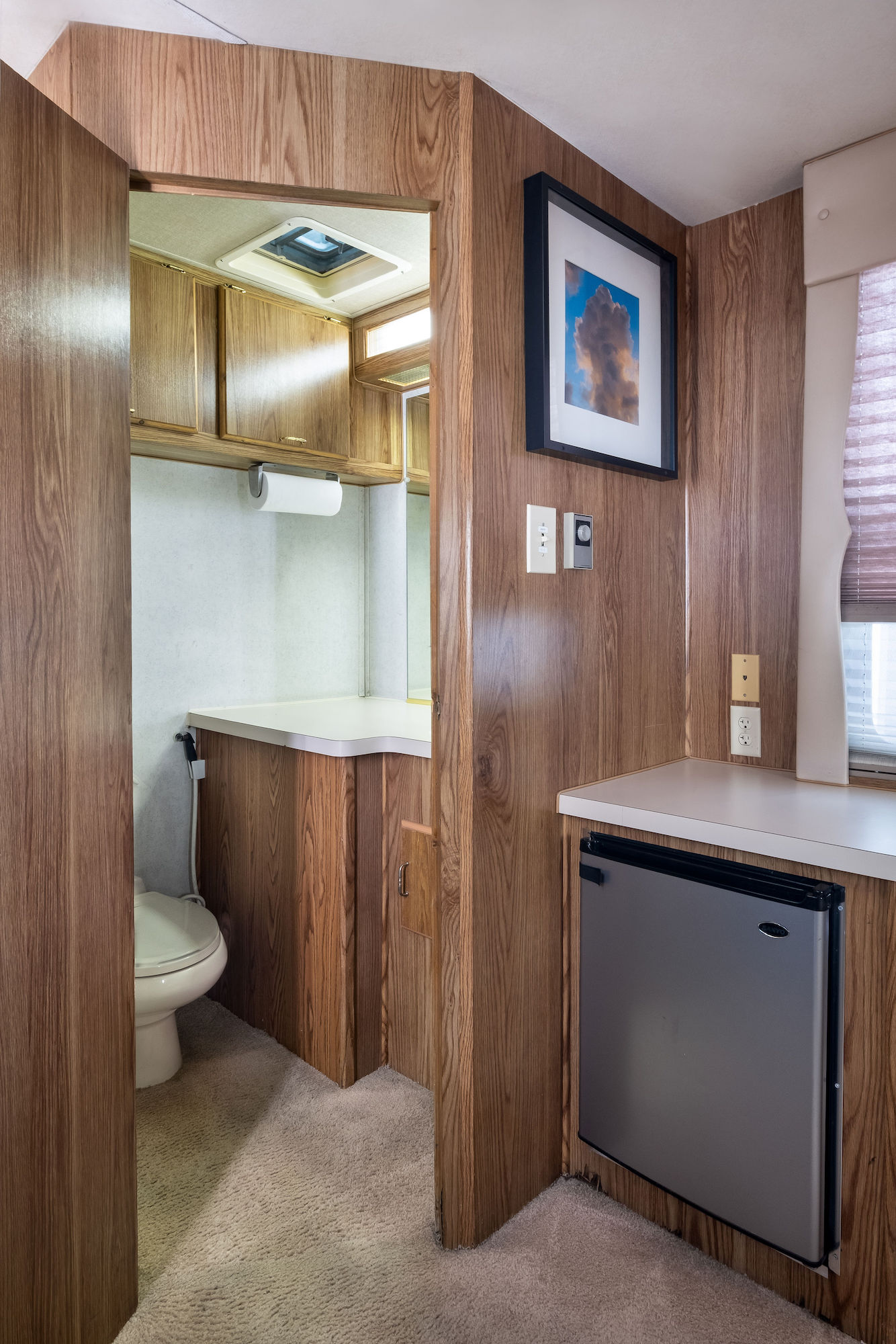 3R - 40ft - 3 Room Cast Trailer Interior 3