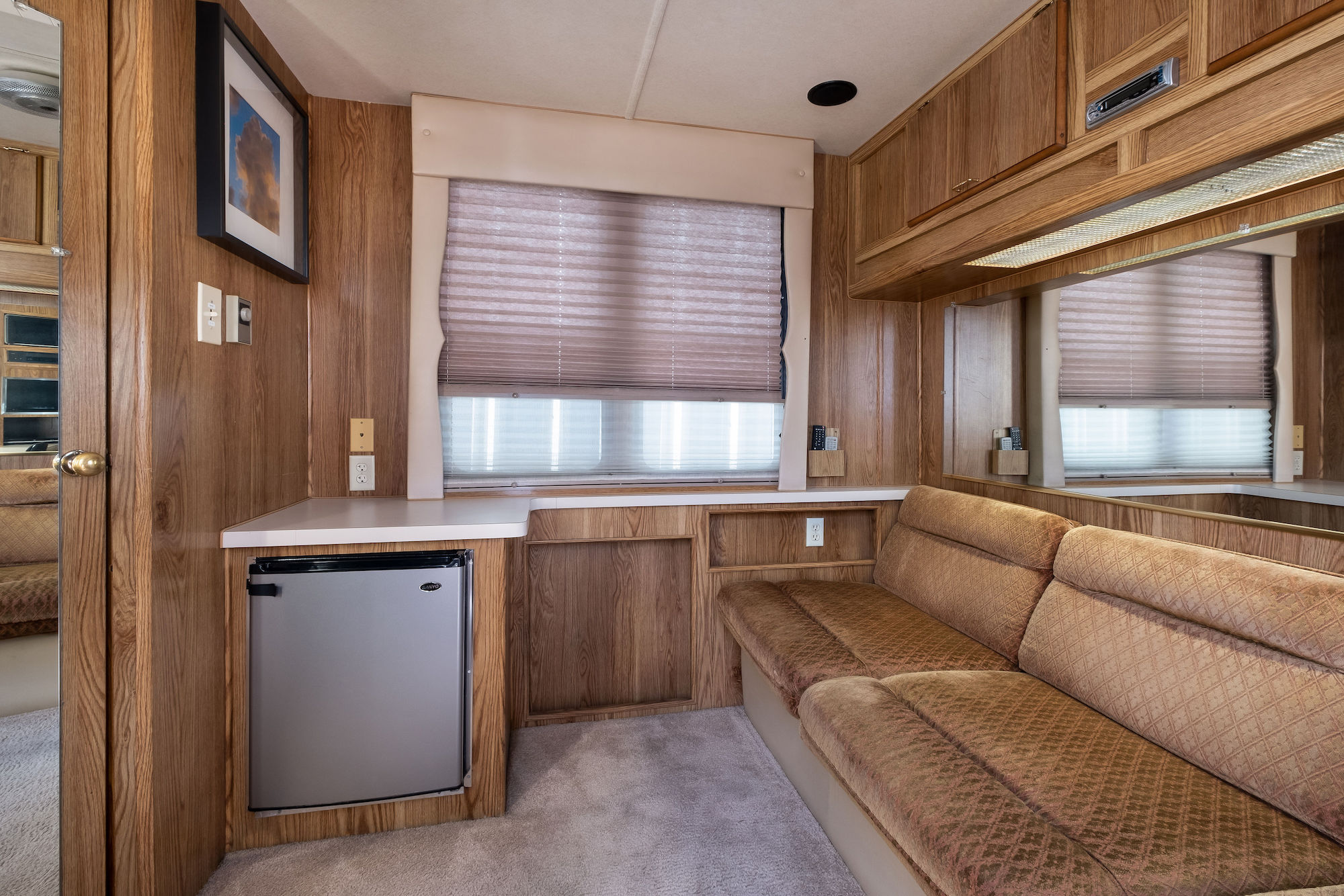 3R - 40ft - 3 Room Cast Trailer Interior 2