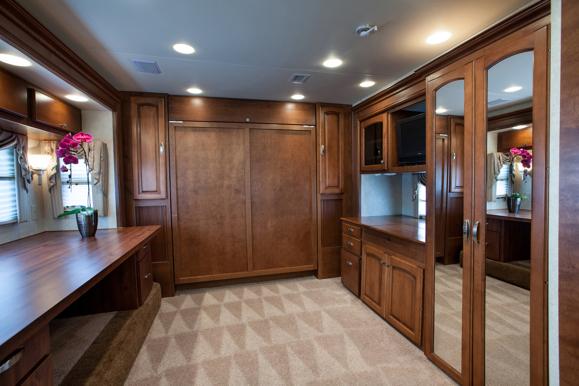 TF 43ft 5 Slide 5th Wheel Trailer Interior 3