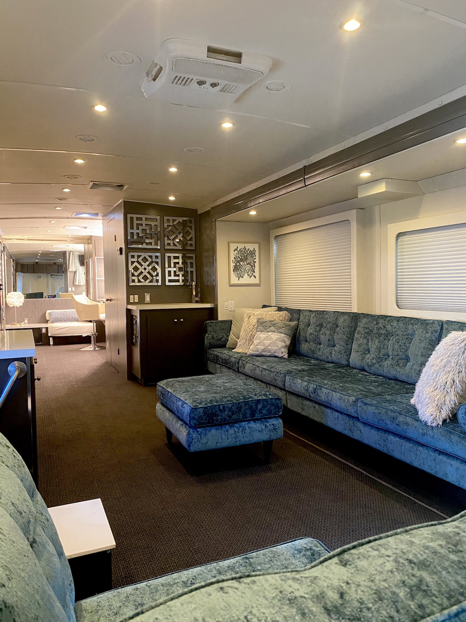 Solo 40ft Celebrity Moho Interior 5