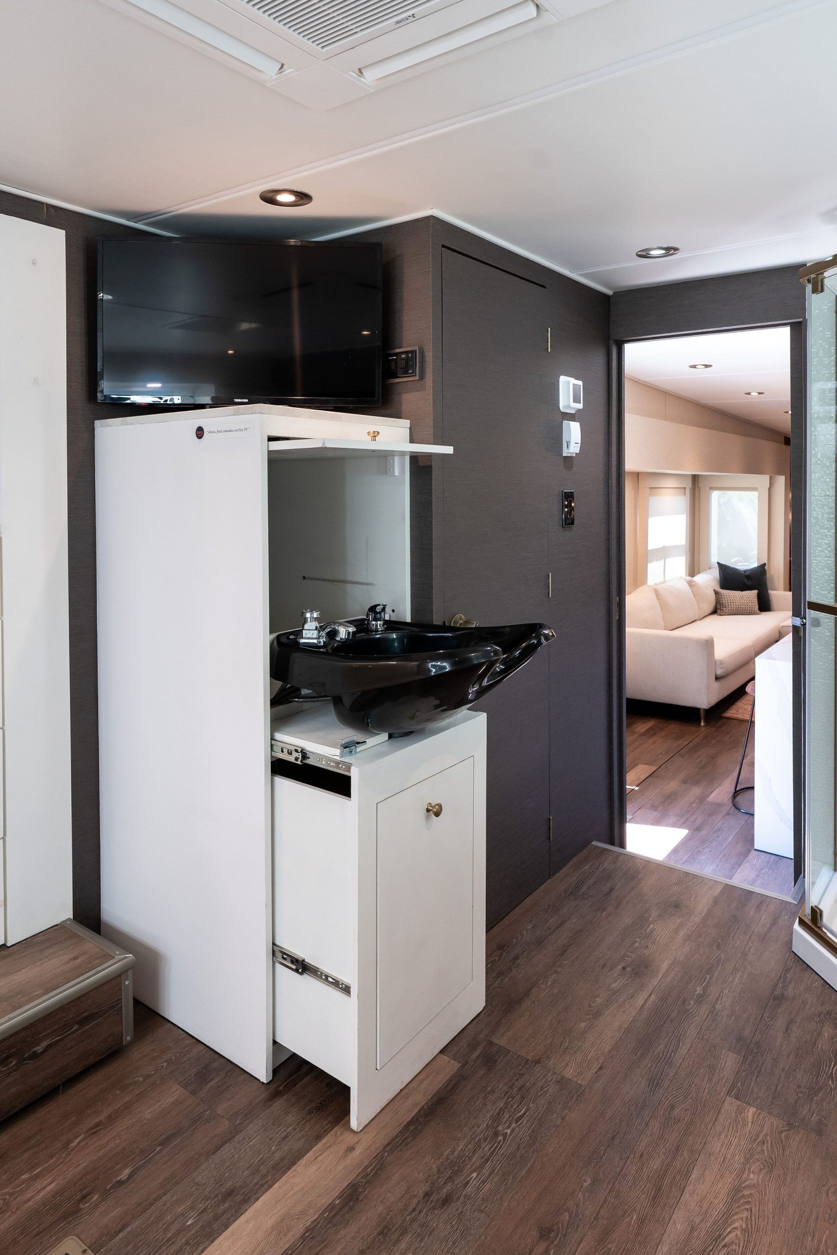 43ft Dream Trailer Interior 8