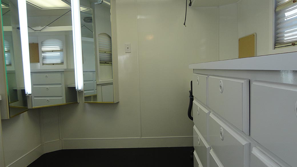 40ft Wardrobe 5th Wheel Interior 3