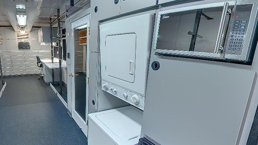 40ft Wardrobe 5th Wheel Interior 12