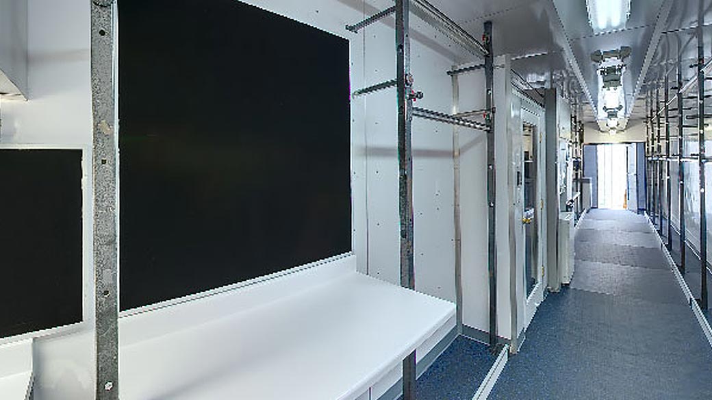 40ft Wardrobe 5th Wheel Interior 10